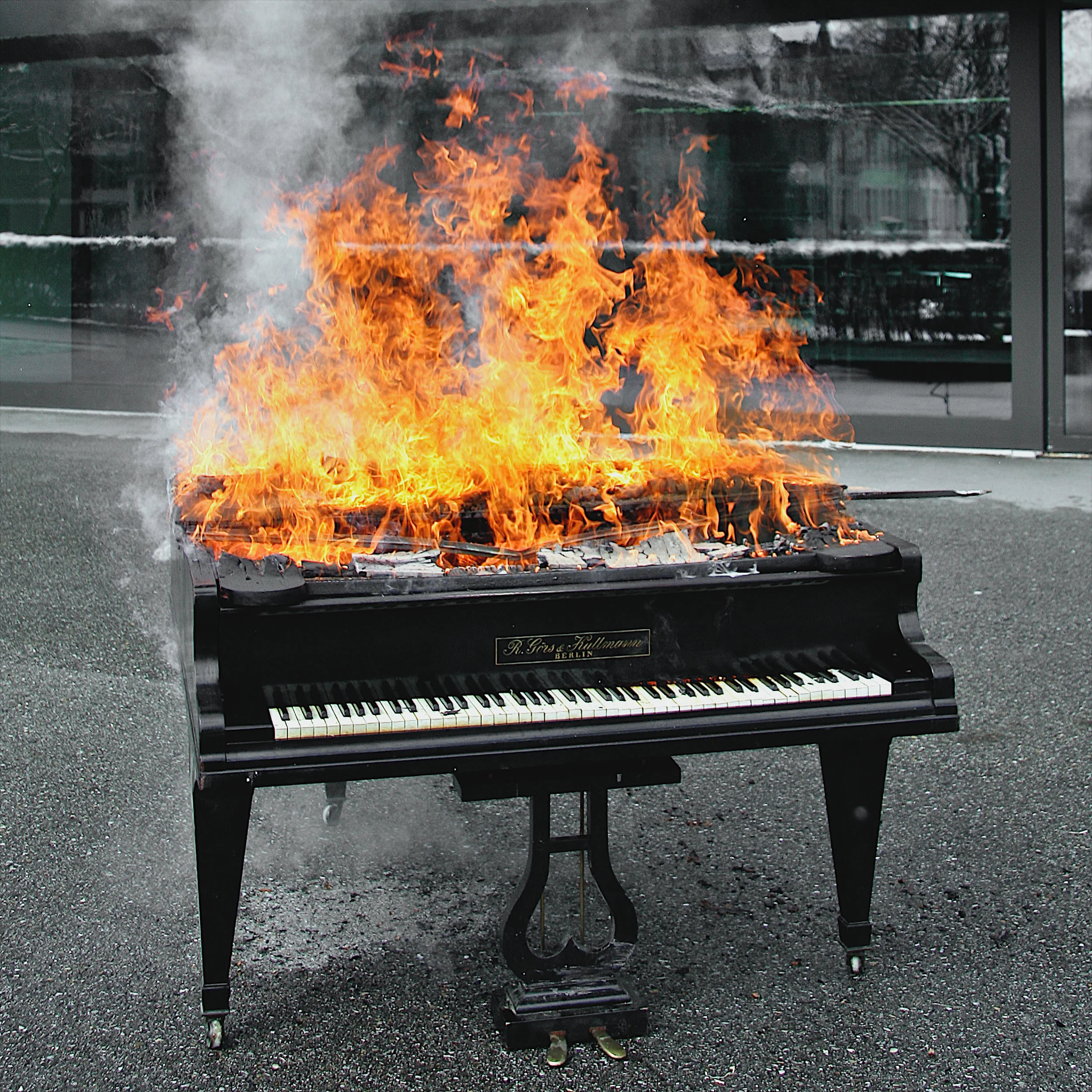 CHIHARU SHIOTA–塩田千春